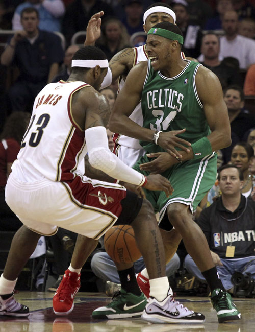 迪马济奥：莫拉塔与国米比赛中内收肌受伤，将至少缺阵一个月（迪马济奥：莫拉塔对阵国米时内收肌受伤，预计至少休战一个月）