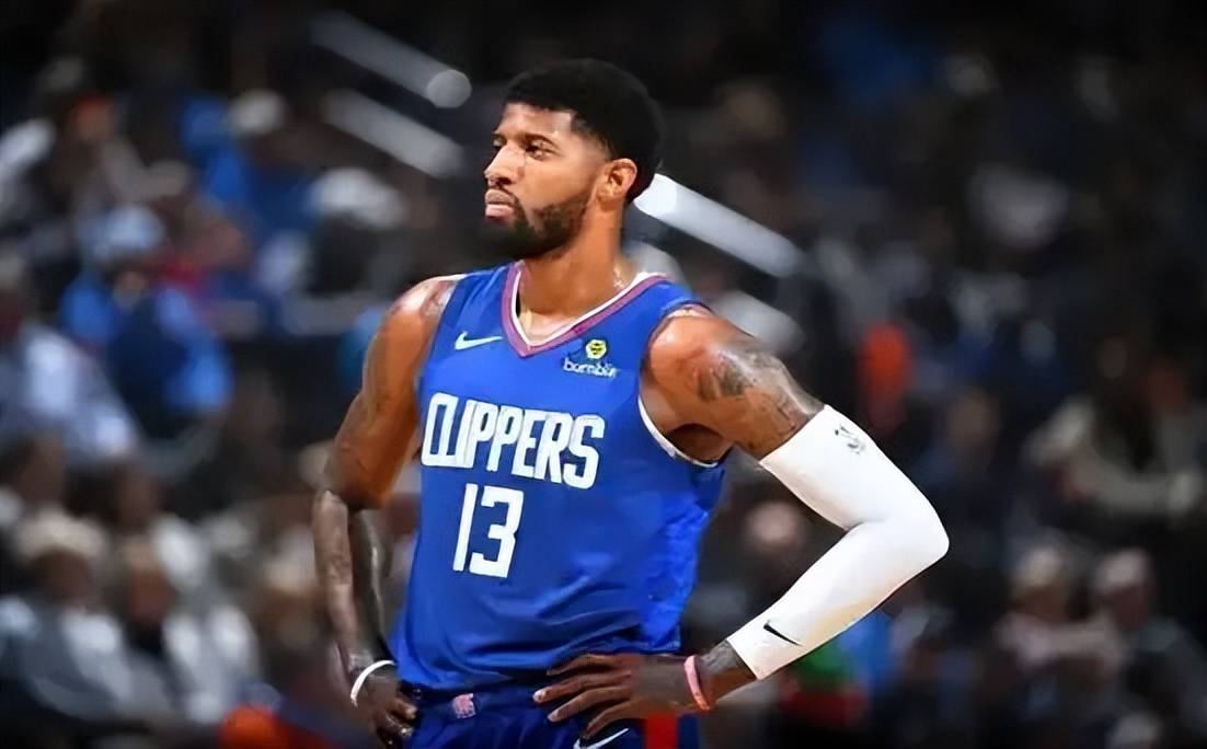 顺水推舟！文班持球被切 顺势点给卡斯尔助其打进加罚（化险为攻！文班被断即刻妙传 卡斯尔打成2+1）