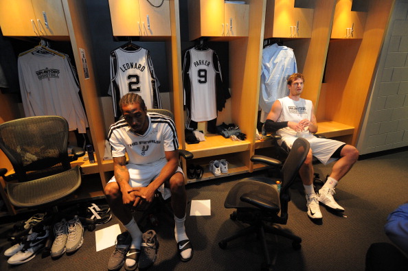 就靠高和能防！杨毅复盘火箭胜湖人 道出紫金军团惨败原因（杨毅解读火箭擒湖人：身高优势与防守强度成胜负关键，紫金军团惨败缘由揭晓）