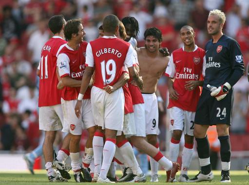 东契奇19分＆詹姆斯10分，湖人半场落后7分（半场战报：东契奇19分，詹姆斯10分，湖人暂落后7分）