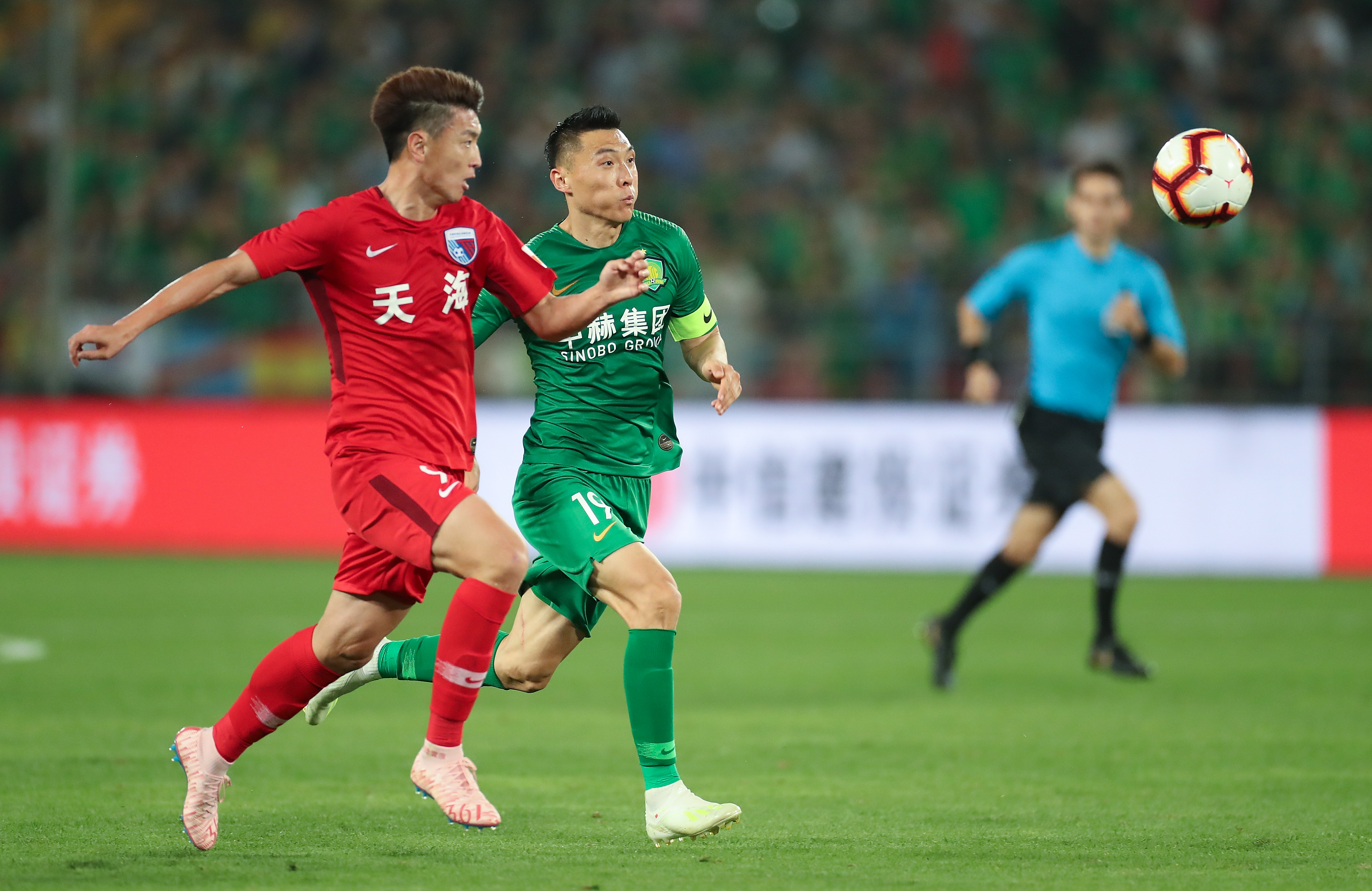 高层力挺斯洛特！利物浦敲定萨拉赫处罚，埃及球星恐无缘最后两战（利物浦高层力撑斯洛特，萨拉赫处罚敲定或缺席赛季末两战）