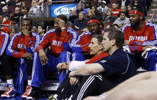 自交易以来：东契奇出战41场拿下28胜，浓眉仅出战14场（交易后对比：东契奇41战28胜，浓眉仅登场14次）