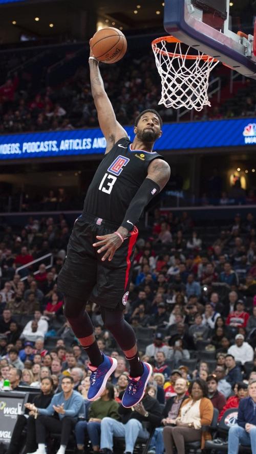 迈克·布朗高度赞扬福克斯&巴恩斯，但希望决赛是尼克斯赢球（迈克·布朗盛赞福克斯与巴恩斯，仍盼尼克斯总决赛取胜）