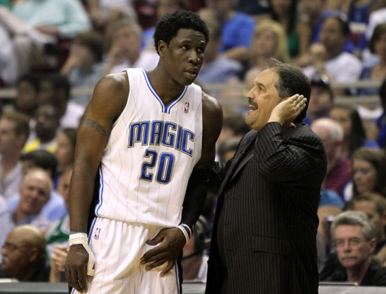 本赛季意甲首胜！紫百合狂胜继续排名垫底，能否就此反弹？（紫百合迎来赛季意甲首胜，大胜仍居榜尾，能否借势反弹？）