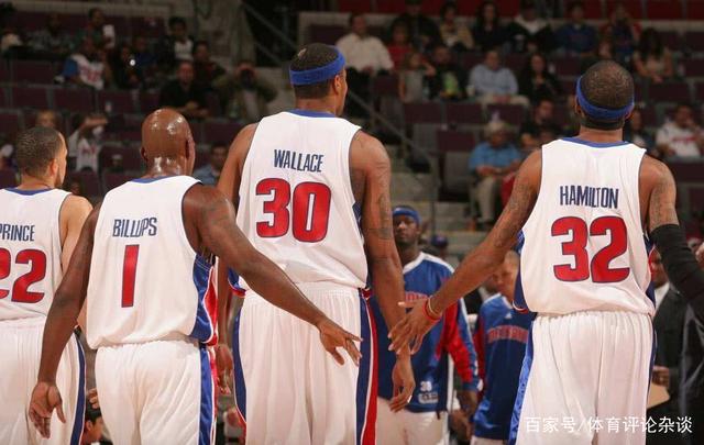 不惧约基奇！浓眉两战掘金均轰下30+，带队双杀对手（硬刚约基奇！浓眉两战掘金均砍30+，率队完成双杀）