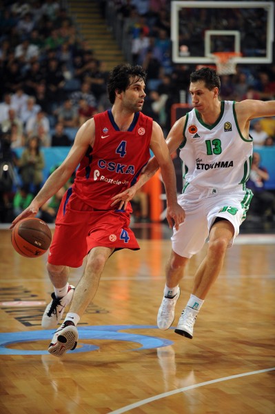 康宁汉姆迅速起飞，展现空中优势（康宁汉姆腾空爆发，空中统治力尽显）