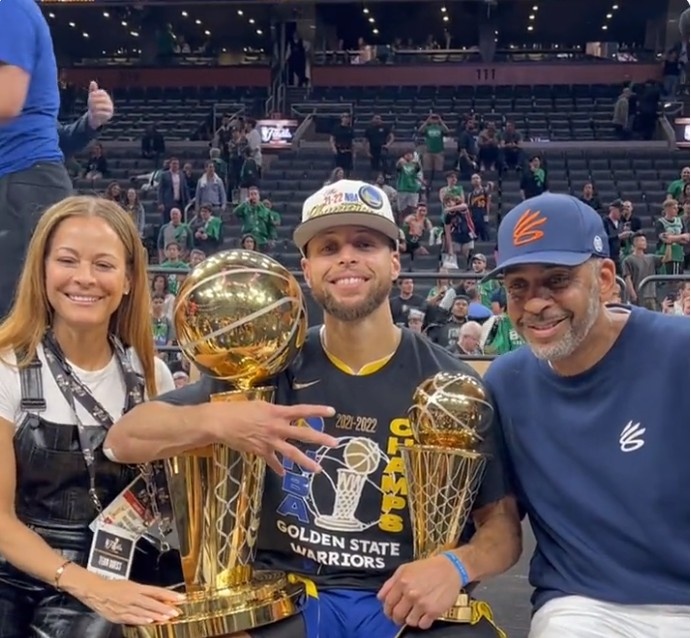 马竞公布本轮联赛大名单：格列兹曼、阿尔瓦雷斯在列，巴埃纳缺阵（马竞发布本轮名单：格列兹曼、阿尔瓦雷斯入选，巴埃纳无缘出战）