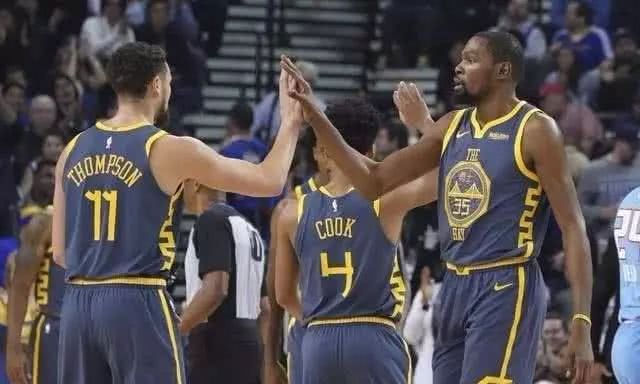 关键三分终结连败！弗拉格19岁首战33+9+9太猛 联盟一哥又成背景（关键三分止连败！19岁弗拉格首秀33+9+9太凶 联盟一哥再成背景板）