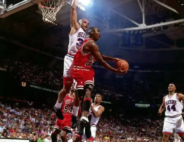 13胜4平，那不勒斯自1987年以来首次全年意甲主场保持不败（13胜4平，那不勒斯1987年以来首次全年意甲主场不败）