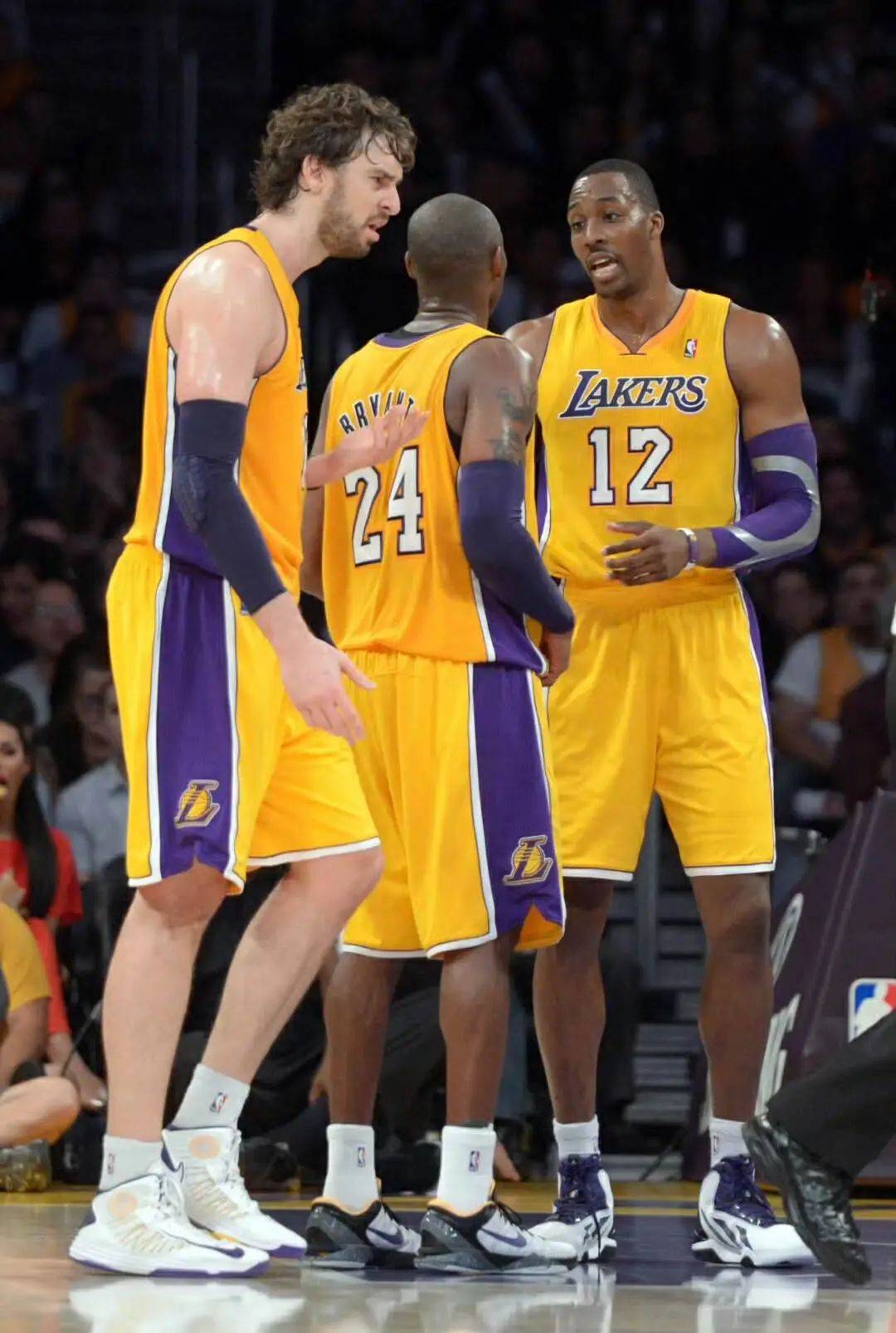 申军：二转前出现经济困难；球员从这走向豪门也是西海岸成功（申军：二转前资金吃紧；输送球员赴豪门亦是西海岸的成功）