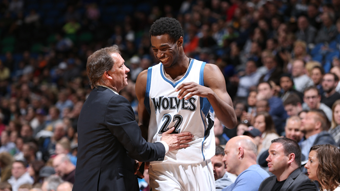 雄鹿vs76人前瞻：字母哥缺阵，76人欲获背靠背连胜（雄鹿战76人前瞻：字母哥缺席，费城冲击背靠背连胜）