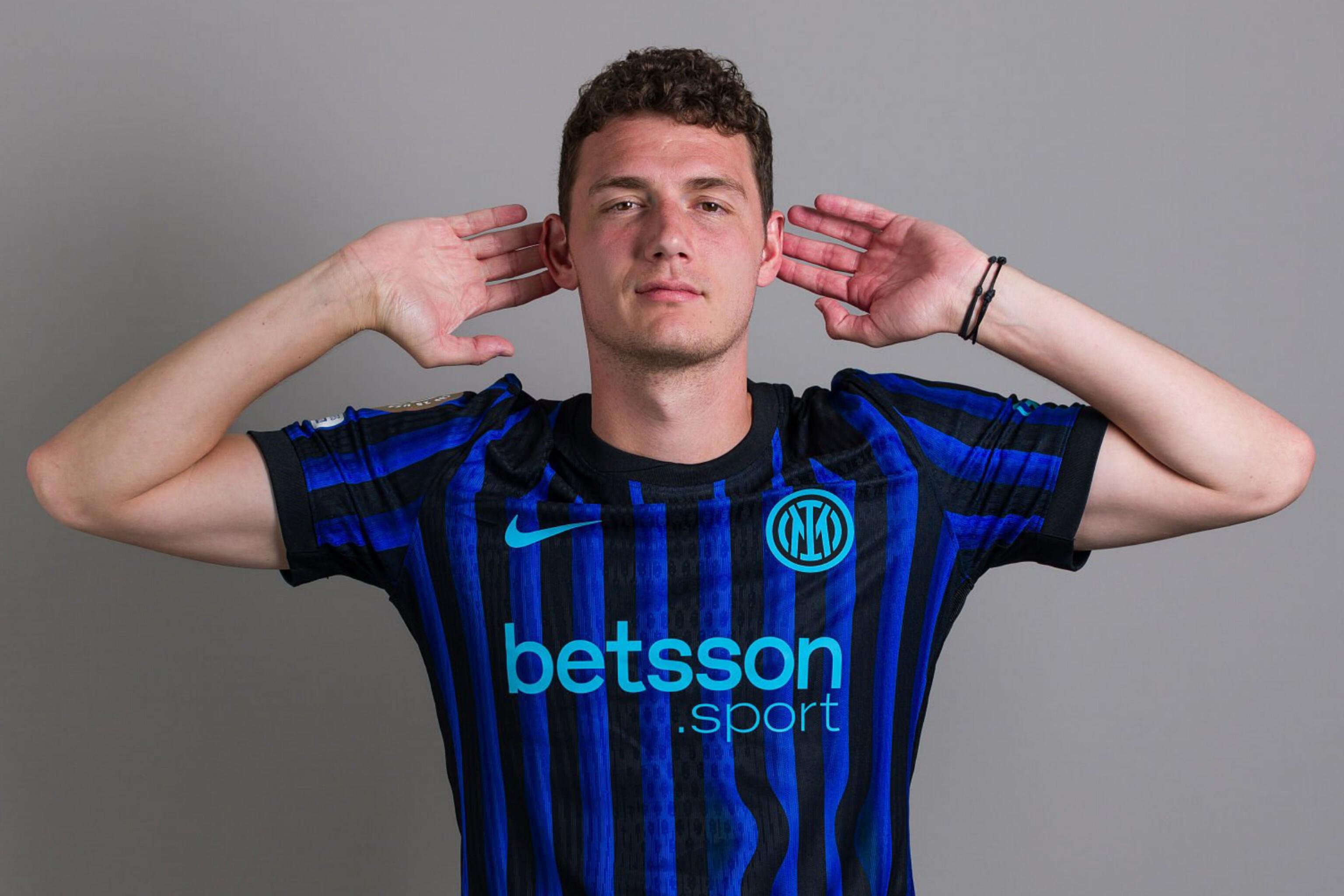 官方：拜仁女足中场齐焦蒂-奥尔默加盟曼联女足，双方签约2年（曼联女足官宣签下拜仁女足中场齐焦蒂-奥尔默，合同两年）