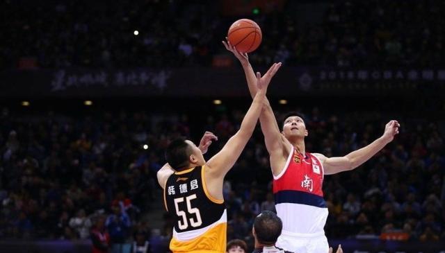 根本断不了！亚历山大0罚球拿到第21分！连续纪录涨到97场！（势不可挡！亚历山大不靠罚球拿下21分，连场纪录延至97场）