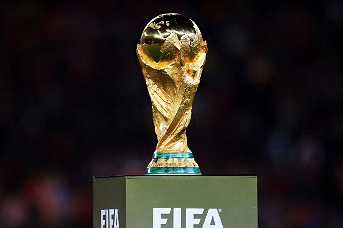 莱曼：现在的拜仁比不败之师更具统治力；阿森纳夏窗钱花得值（莱曼：如今的拜仁统治力胜过当年的不败之师；阿森纳今夏投入物有所值）