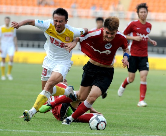 尼克斯重新找回主场气势（尼克斯再现主场统治力）